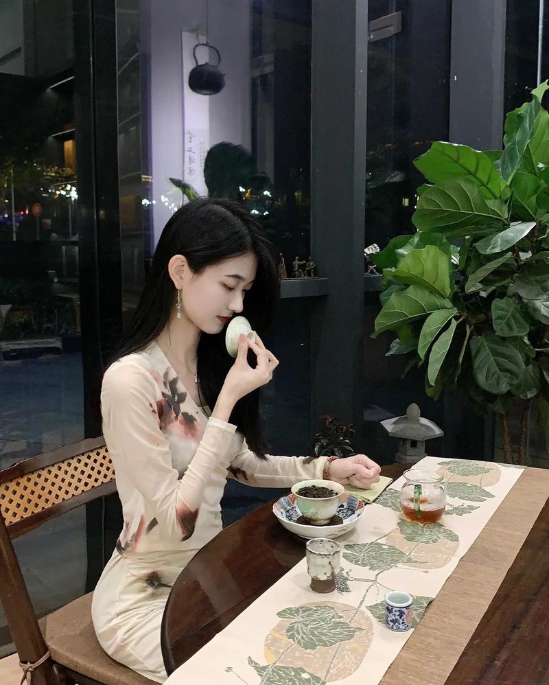 闹市里寻一份松弛的晚间慰藉